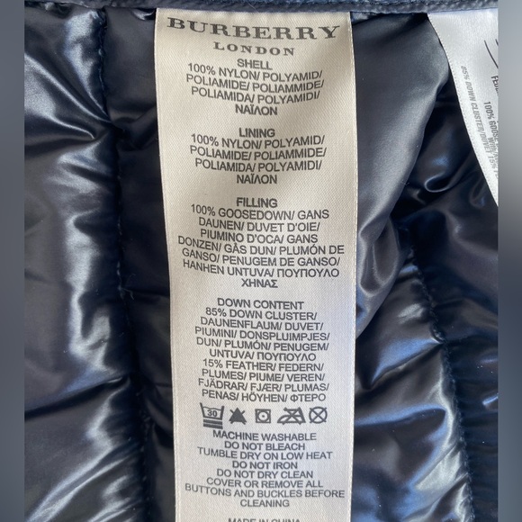 Woman's BURBERRY Lightweight Down Puffer Coat - Picture 6 of 9